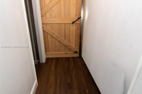 House in Hollywood, Florida 4 bedrooms, 200.3 sq.m. № 1994053 - photo 25