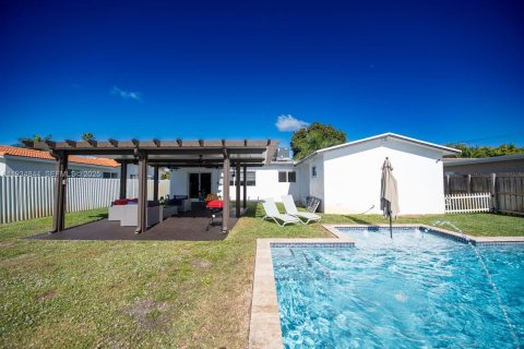 House in Hollywood, Florida 4 bedrooms, 200.3 sq.m. № 1994053 - photo 30