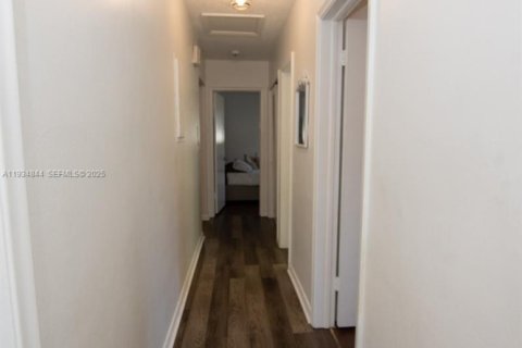 House in Hollywood, Florida 4 bedrooms, 200.3 sq.m. № 1994053 - photo 12