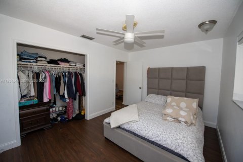 House in Hollywood, Florida 4 bedrooms, 200.3 sq.m. № 1994053 - photo 14