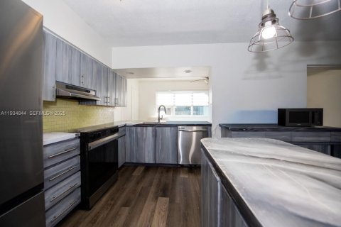 House in Hollywood, Florida 4 bedrooms, 200.3 sq.m. № 1994053 - photo 7