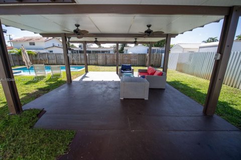 House in Hollywood, Florida 4 bedrooms, 200.3 sq.m. № 1994053 - photo 26