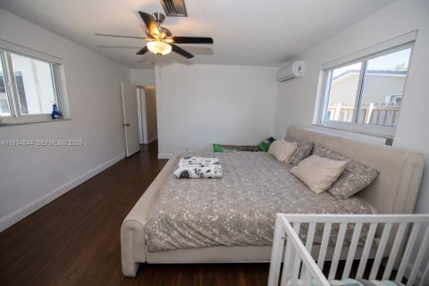 House in Hollywood, Florida 4 bedrooms, 200.3 sq.m. № 1994053 - photo 21