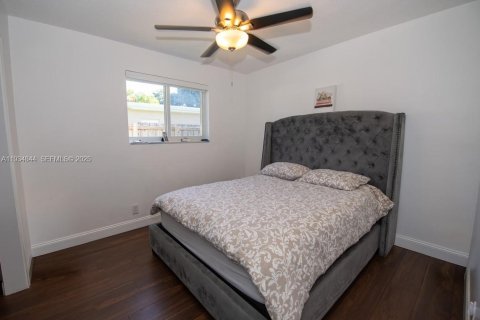 House in Hollywood, Florida 4 bedrooms, 200.3 sq.m. № 1994053 - photo 15