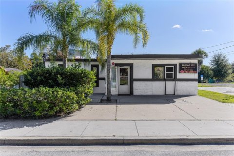 Commercial property in DeLand, Florida 88.72 sq.m. № 2214908