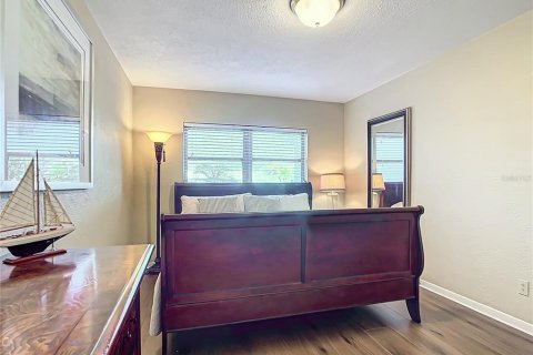 Condo in Saint Petersburg, Florida, 1 bedroom  № 1786869 - photo 27