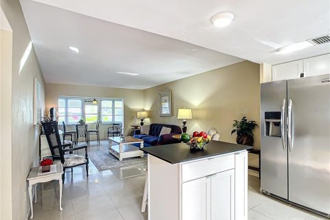 Condo in Saint Petersburg, Florida, 1 bedroom  № 1786869 - photo 11