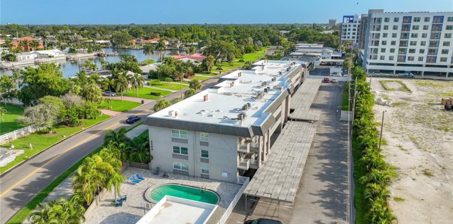 Condo in Saint Petersburg, Florida, 1 bedroom  № 1786869