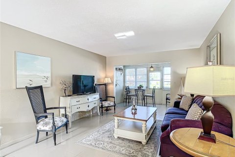 Condo in Saint Petersburg, Florida, 1 bedroom  № 1786869 - photo 19