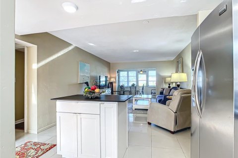 Condo in Saint Petersburg, Florida, 1 bedroom  № 1786869 - photo 13