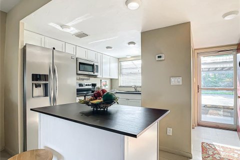 Condo in Saint Petersburg, Florida, 1 bedroom  № 1786869 - photo 7