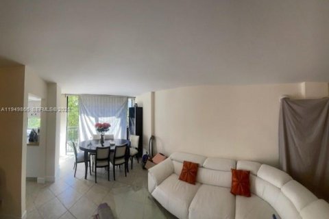 Купить кондоминиум в Санни-Айлс-Бич, Флорида 1 спальня, 71.26м2, № 2005582 - фото 2