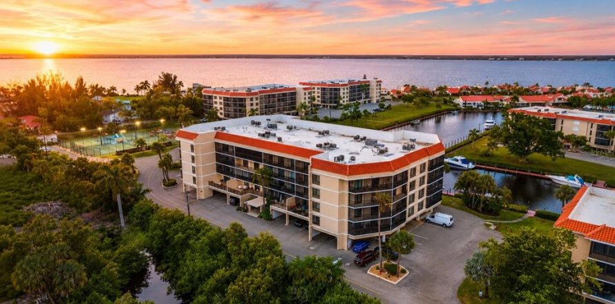 Condo in Punta Gorda, Florida, 1 bedroom  № 2197695