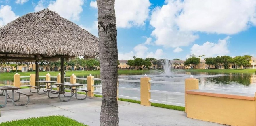 Apartment in Homestead, Florida 3 bedrooms, 98.48 sq.m. № 1975102