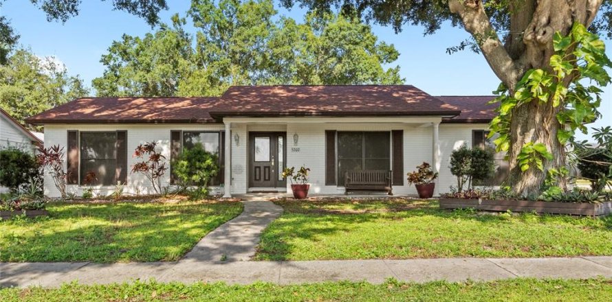 House in Orlando, Florida 3 bedrooms, 237.83 sq.m. № 1854007