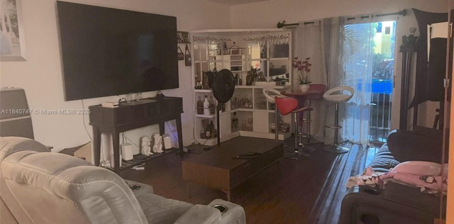 Кондоминиум с 2 спальнями в Хайалиа, Флорида № 1958461