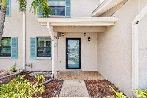 Townhouse in Largo, Florida 2 bedrooms, 115.94 sq.m. № 2203936 - photo 2