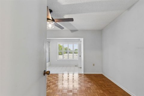 Townhouse in Largo, Florida 2 bedrooms, 115.94 sq.m. № 2203936 - photo 29