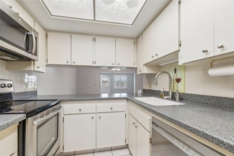 Townhouse in Largo, Florida 2 bedrooms, 115.94 sq.m. № 2203936 - photo 8