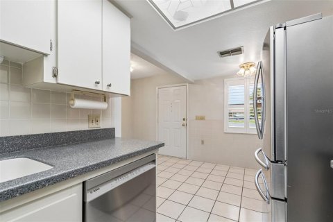 Townhouse in Largo, Florida 2 bedrooms, 115.94 sq.m. № 2203936 - photo 9