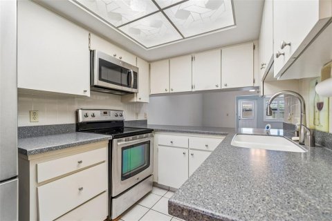Townhouse in Largo, Florida 2 bedrooms, 115.94 sq.m. № 2203936 - photo 7