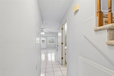 Townhouse in Largo, Florida 2 bedrooms, 115.94 sq.m. № 2203936 - photo 12