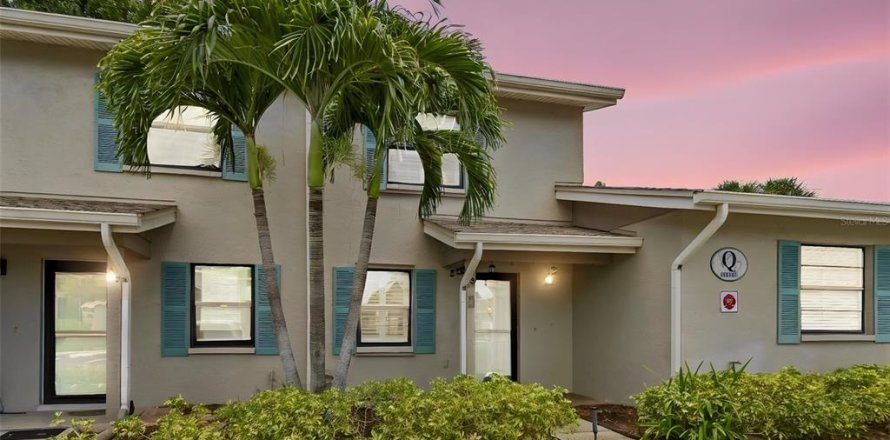 Townhouse in Largo, Florida 2 bedrooms, 115.94 sq.m. № 2203936