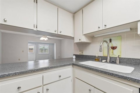 Townhouse in Largo, Florida 2 bedrooms, 115.94 sq.m. № 2203936 - photo 11