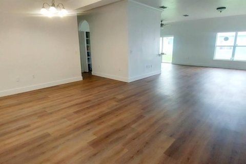 Villa ou maison à louer à Kissimmee, Floride: 4 chambres, 174.1 m2 № 2427243 - photo 3