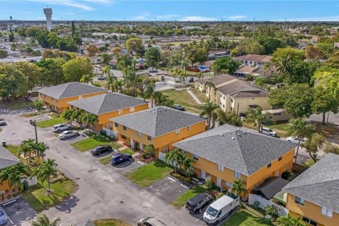 Condo in Homestead, Florida, 2 bedrooms  № 1704855 - photo 19