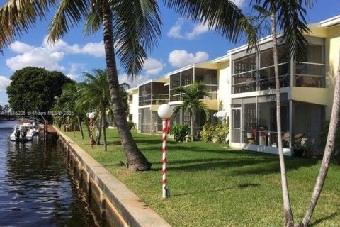 Condominio en venta en Pompano Beach, Florida, 2 dormitorios, 88.26 m2 № 1770247 - foto 1