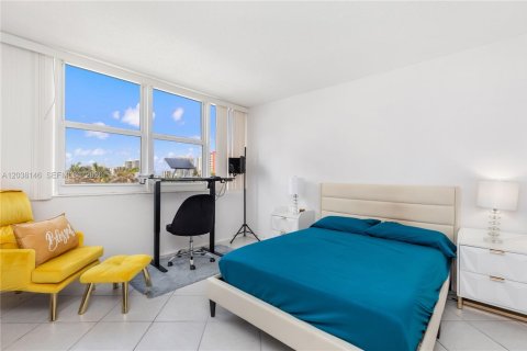 Купить кондоминиум в Халландейл-Бич, Флорида 2 спальни, 121.89м2, № 2173015 - фото 19