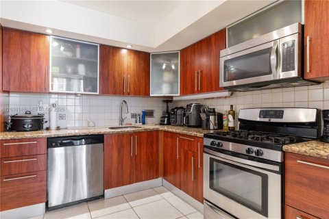 Купить кондоминиум в Халландейл-Бич, Флорида 2 спальни, 121.89м2, № 2173015 - фото 10
