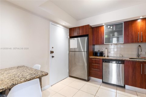 Купить кондоминиум в Халландейл-Бич, Флорида 2 спальни, 121.89м2, № 2173015 - фото 11