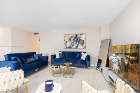 Купить кондоминиум в Халландейл-Бич, Флорида 2 спальни, 121.89м2, № 2173015 - фото 7