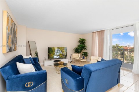 Купить кондоминиум в Халландейл-Бич, Флорида 2 спальни, 121.89м2, № 2173015 - фото 4