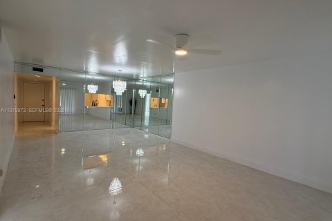 Copropriété à louer à Pembroke Pines, Floride: 2 chambres, 110.74 m2 № 2041490 - photo 3