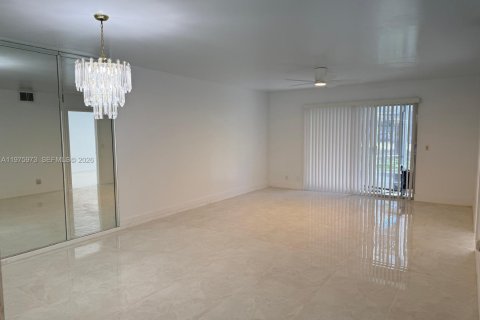 Copropriété à louer à Pembroke Pines, Floride: 2 chambres, 110.74 m2 № 2041490 - photo 2