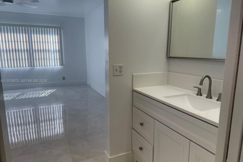 Copropriété à louer à Pembroke Pines, Floride: 2 chambres, 110.74 m2 № 2041490 - photo 5