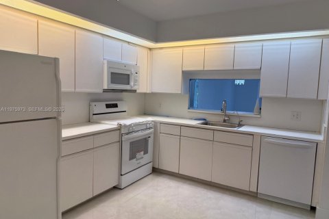 Copropriété à louer à Pembroke Pines, Floride: 2 chambres, 110.74 m2 № 2041490 - photo 12