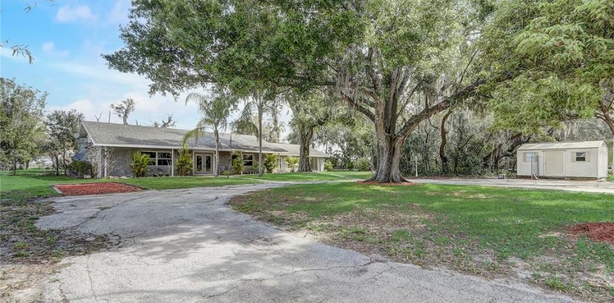 House in Lake Wales, Florida 4 bedrooms, 174.66 sq.m. № 1630689
