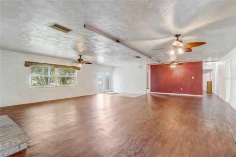 House in Lake Wales, Florida 4 bedrooms, 174.66 sq.m. № 1630689 - photo 8