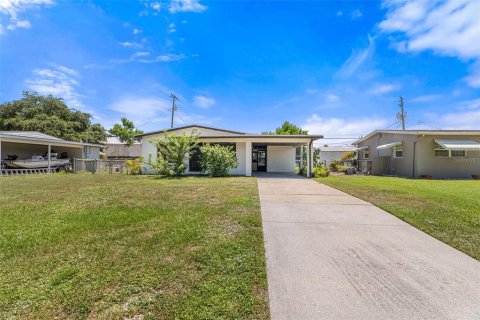 House in Melbourne, Florida 3 bedrooms, 83.61 sq.m. № 2112840