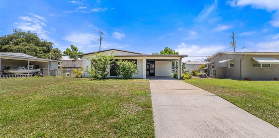 House in Melbourne, Florida 3 bedrooms, 83.61 sq.m. № 2112840