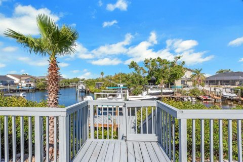 House in Apollo Beach, Florida 4 bedrooms, 246.19 sq.m. № 1718021 - photo 6