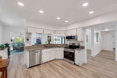House in Apollo Beach, Florida 4 bedrooms, 246.19 sq.m. № 1718021 - photo 17