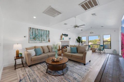 House in Apollo Beach, Florida 4 bedrooms, 246.19 sq.m. № 1718021 - photo 21