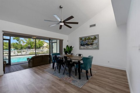 House in Apollo Beach, Florida 4 bedrooms, 246.19 sq.m. № 1718021 - photo 14