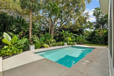 House in Sewall's Point, Florida 5 bedrooms, 365.11 sq.m. № 1217383 - photo 1