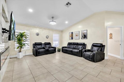 House in Cape Coral, Florida 3 bedrooms, 189.89 sq.m. № 2418361 - photo 8